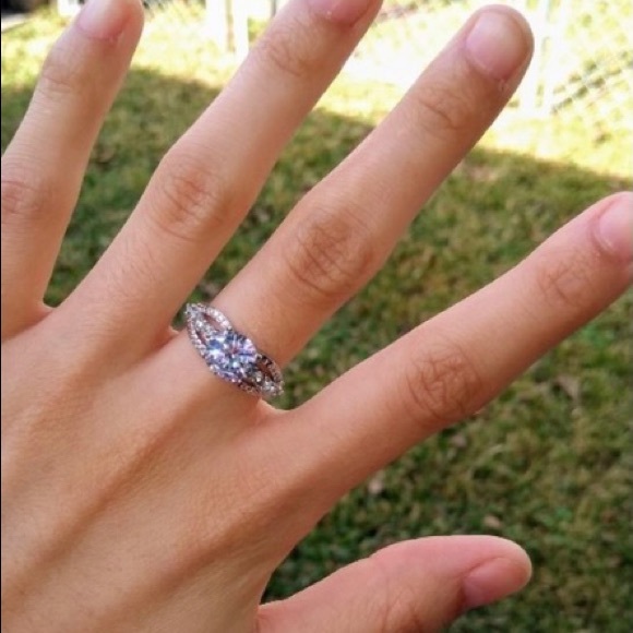 Beautiful White Sapphire 925 Sterling Silver Elegant Ring Women’s Size 6 - Picture 5 of 14